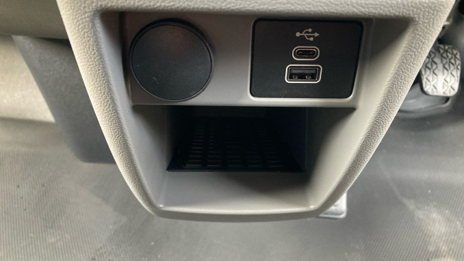 Ford Transit Custom 320 L2 Diesel Fwd 2.0 EcoBlue 150ps H1 Van Limited - Image 29